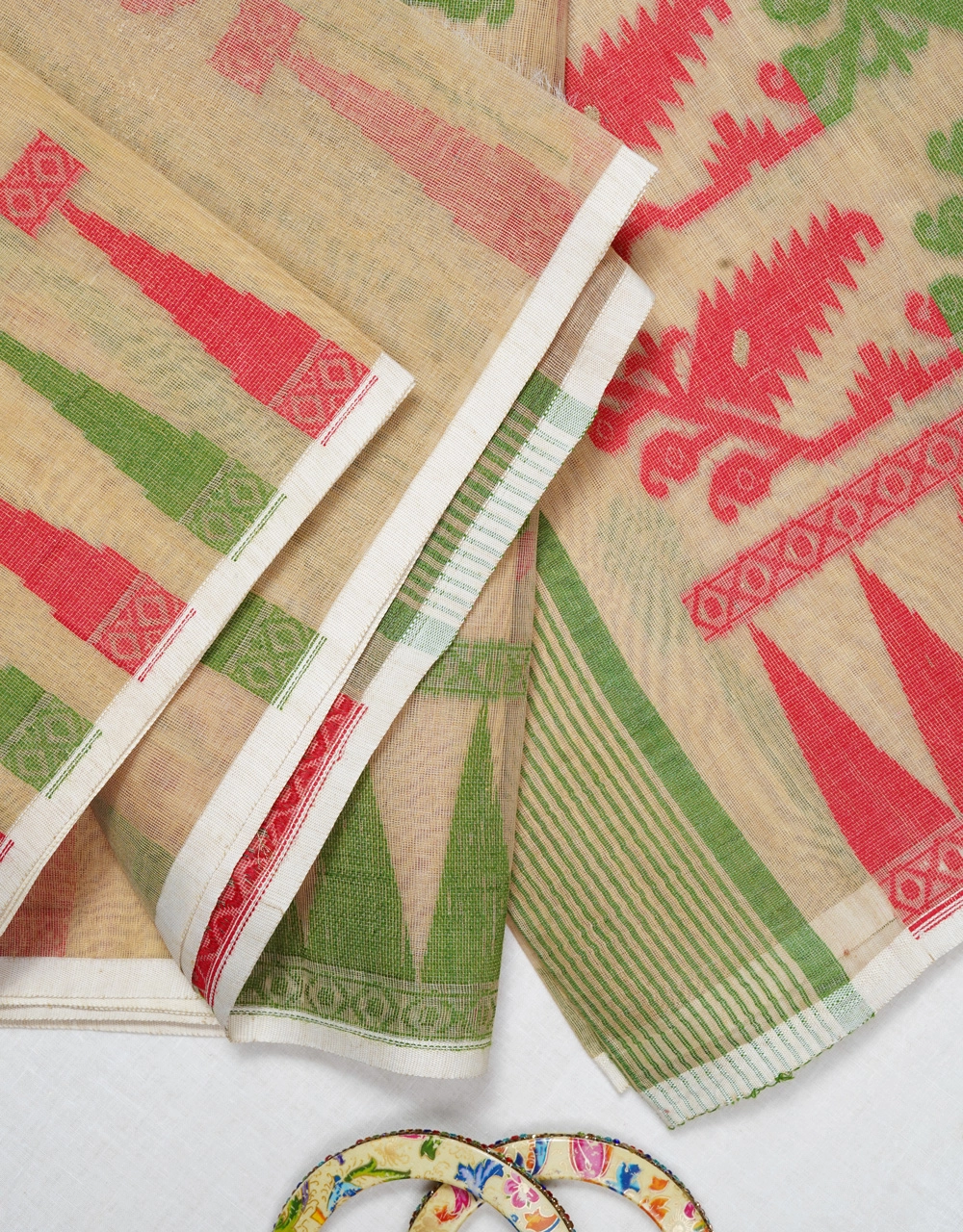 Cream Taat Cotton Saree With Traditional Motifs - View 3
