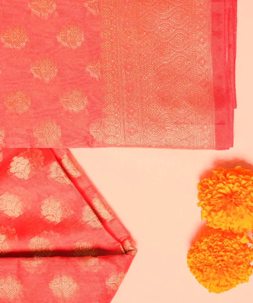 Red Radiance Cotton Zari Saree With All Over Booti And Traditional Border - View 3