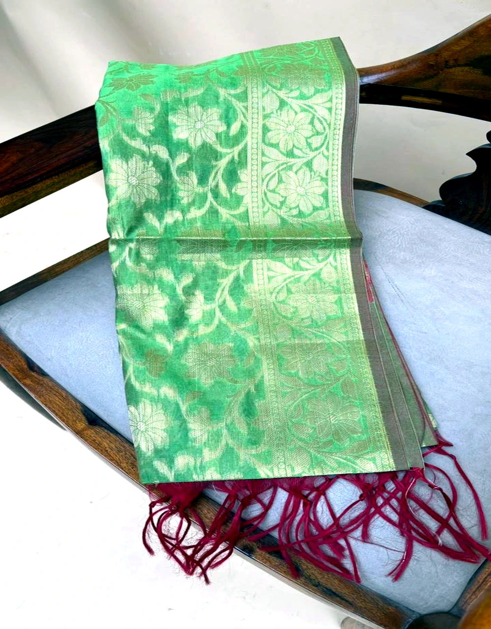Green Poly Cotton Dupatta With Floral Zari Weaving And Contrast Border - View 5