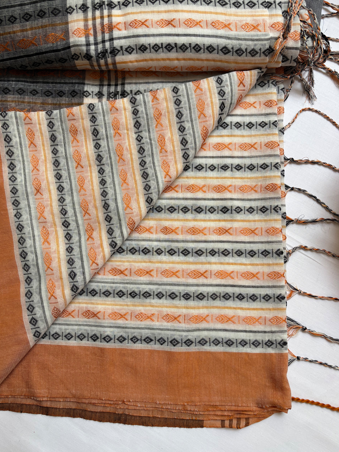 Peach Bengal Begumpuri Cotton Saree With Fish Motif Weaving - View 7
