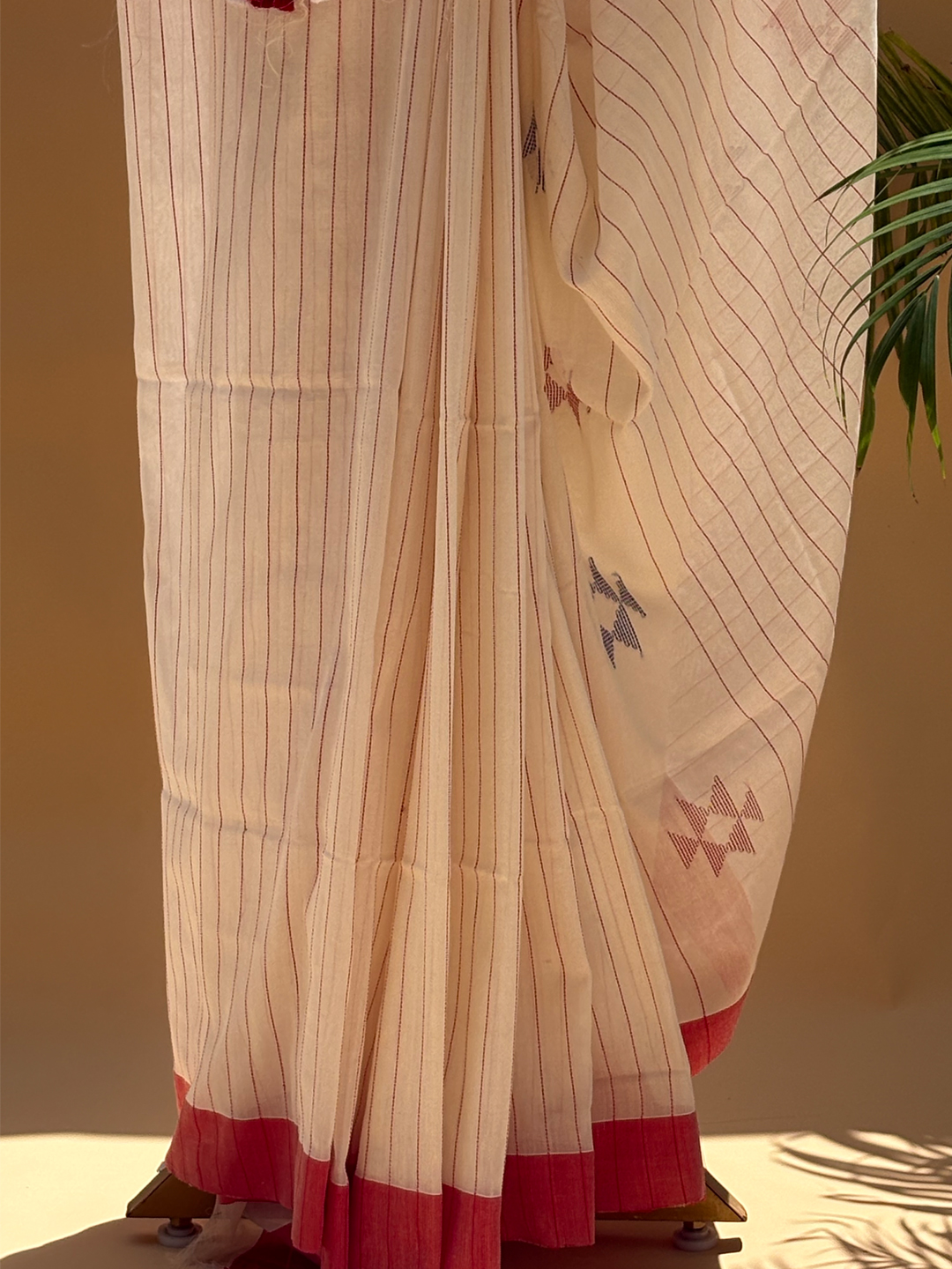 Off White Handspun Bengal Jamdani Pure Khadi Cotton Saree With Woven Threadwork - View 4