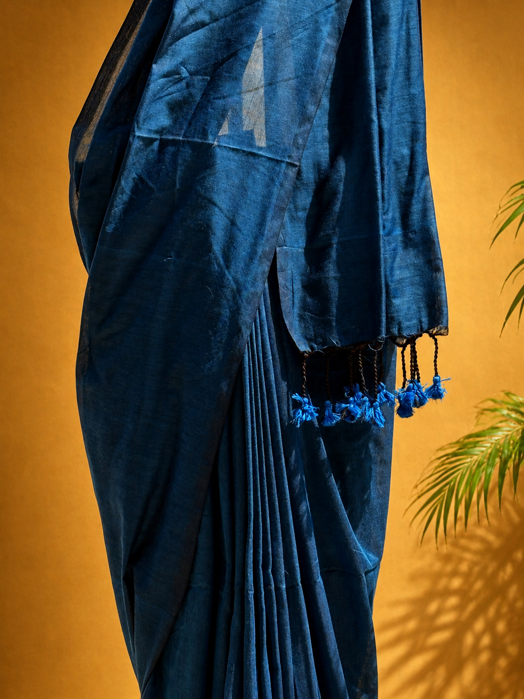 Indigo Bengal Cotton Saree With Designer Printed Blouse Piece - View 5