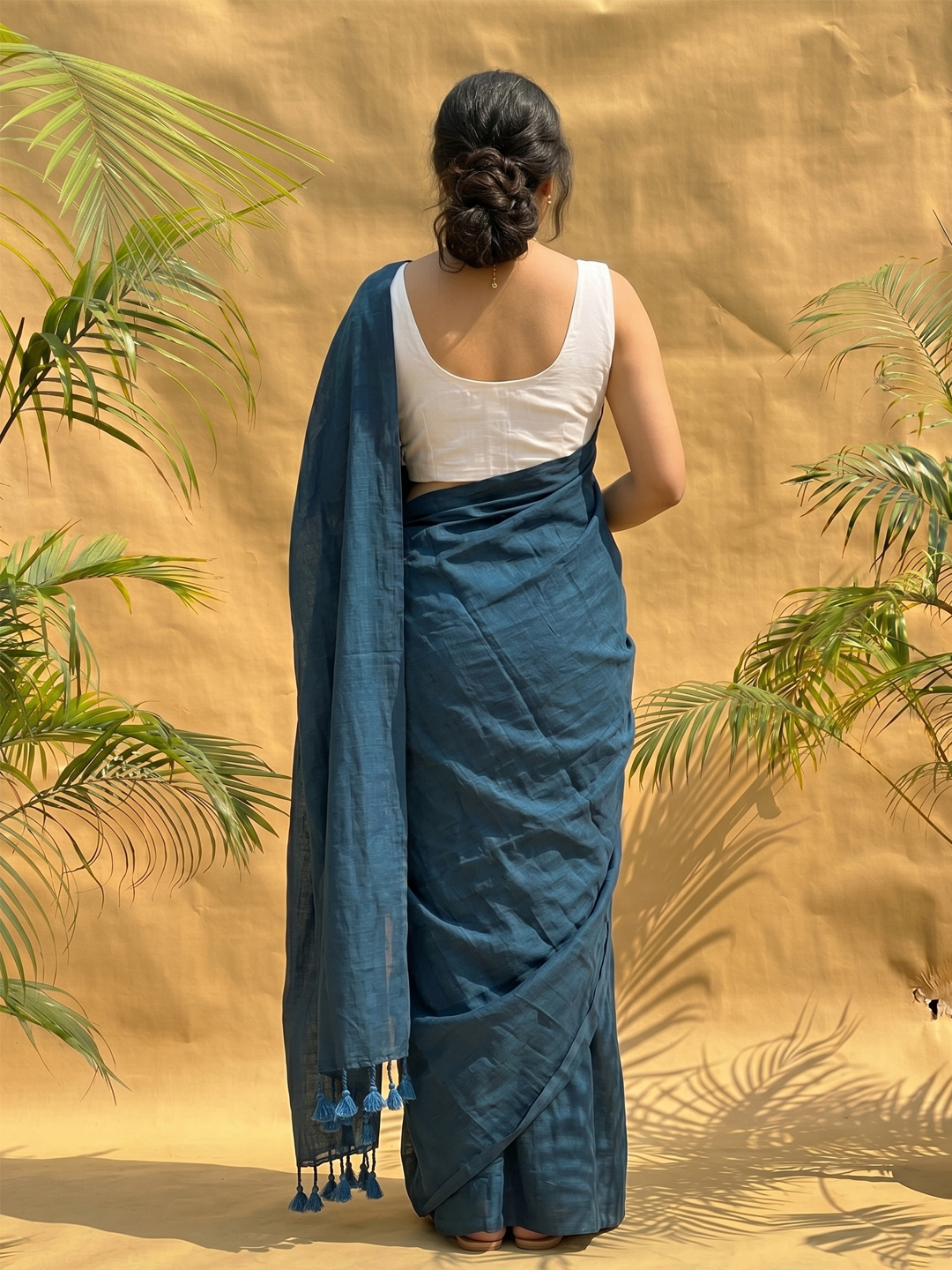 Indigo Bengal Cotton Saree With Designer Printed Blouse Piece - View 3