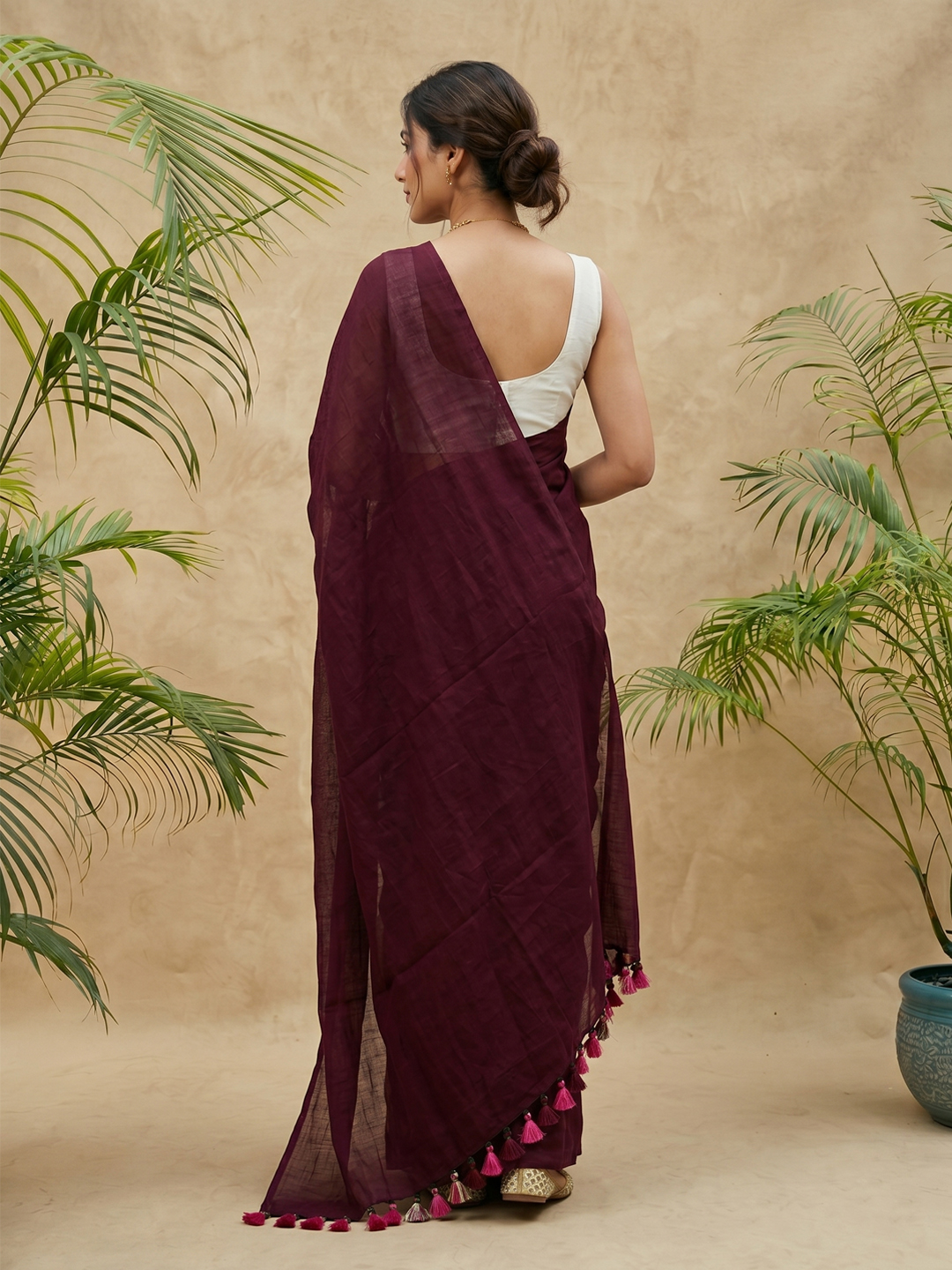 Hovered view of Wine Bengal Cotton Saree With Designer Printed Blouse Piece