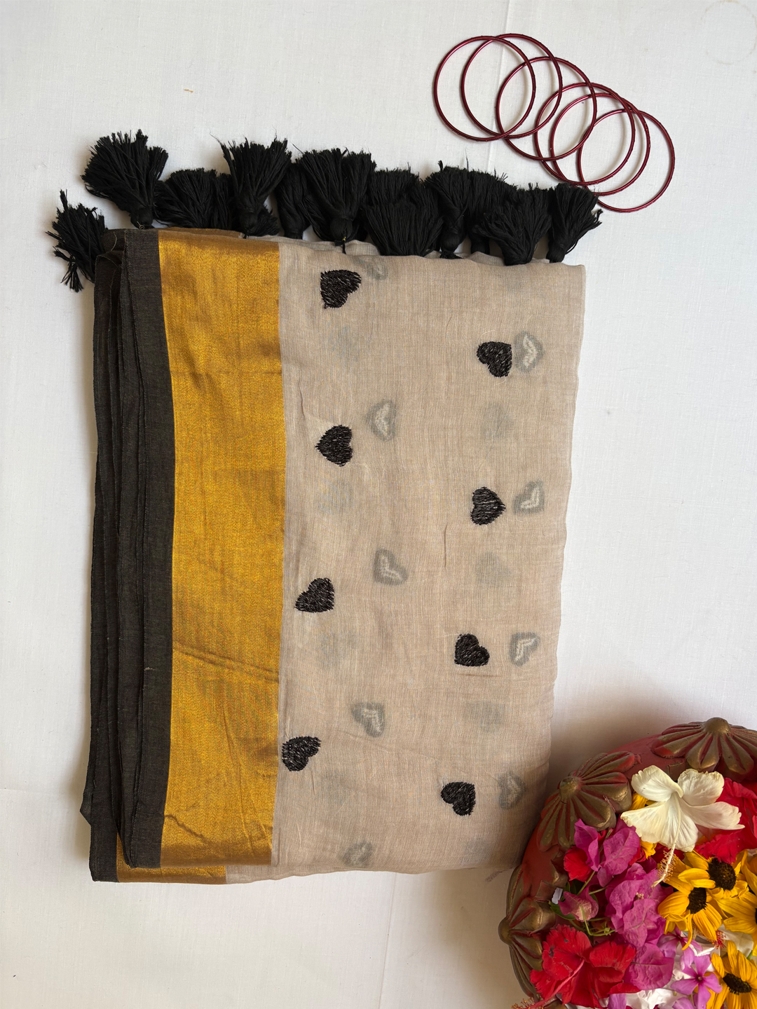 Grey Bengal Mul Cotton Saree With Heart Embroidery Work - View 5