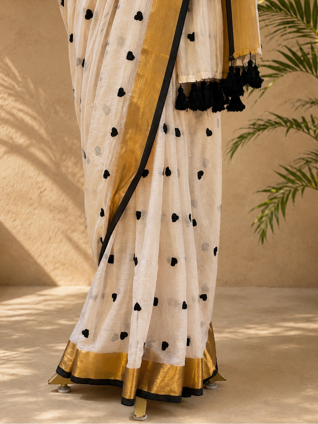 Grey Bengal Mul Cotton Saree With Heart Embroidery Work - View 4