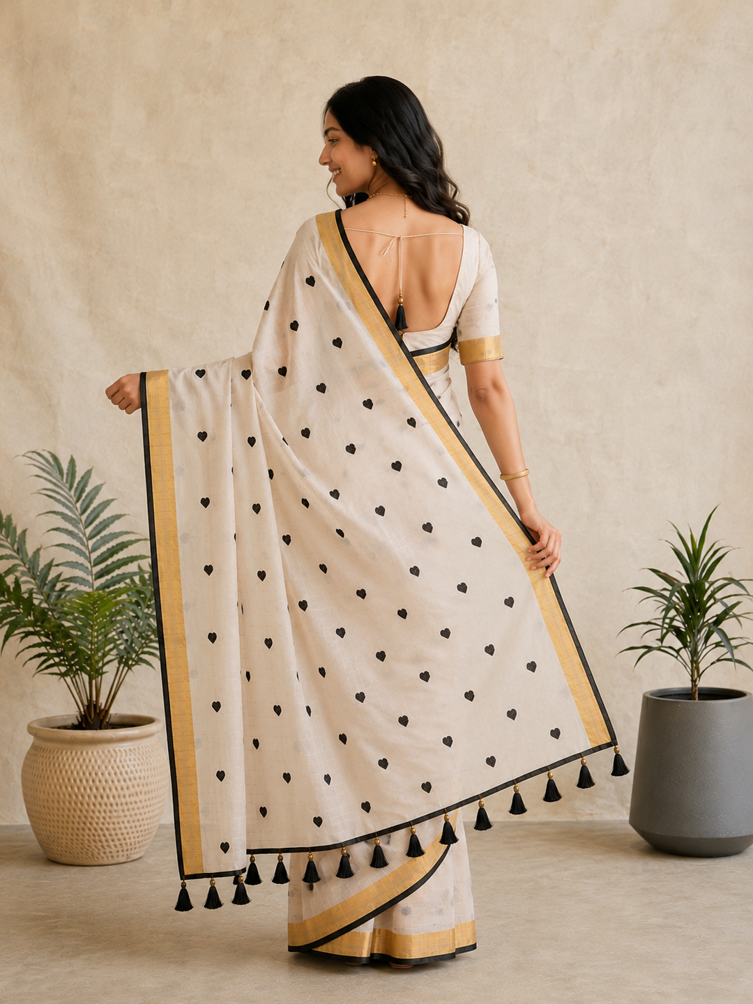Grey Bengal Mul Cotton Saree With Heart Embroidery Work - View 3