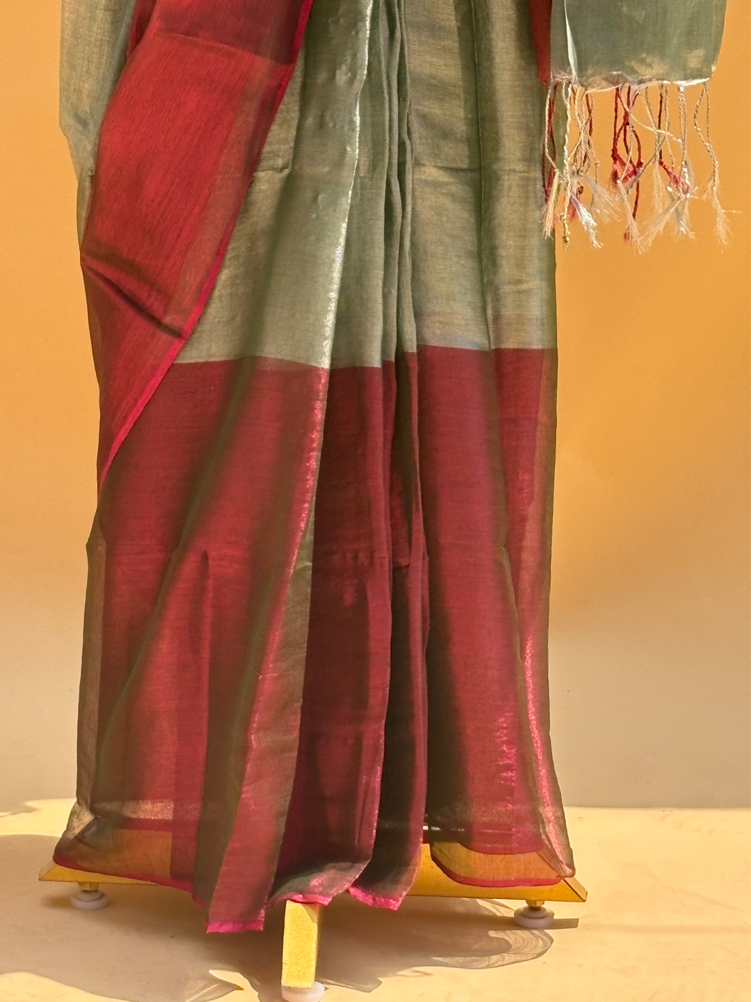 Green Bengal Tissue Saree With Dual Color Sage Green And Maroon - View 4