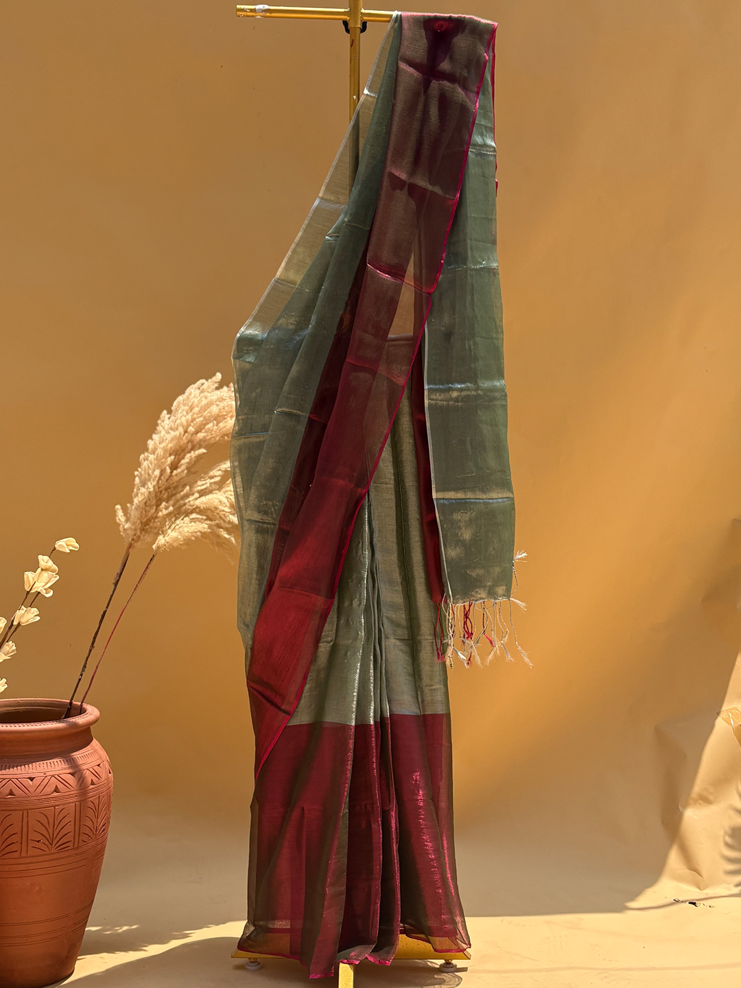 Green Bengal Tissue Saree With Dual Color Sage Green And Maroon - View 3