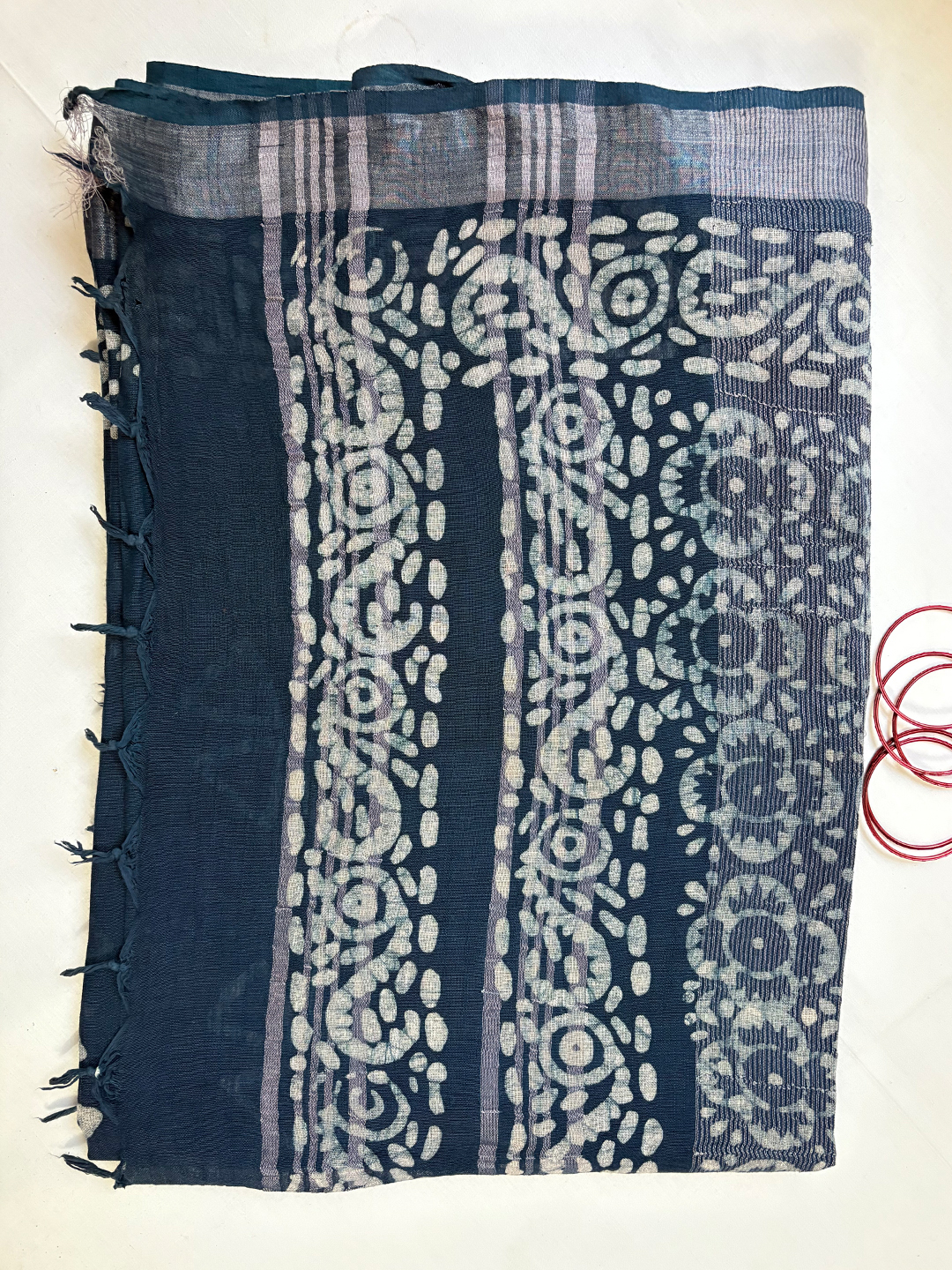 Indigo Handwoven Bengal Linen Saree With White Batik Print - View 6