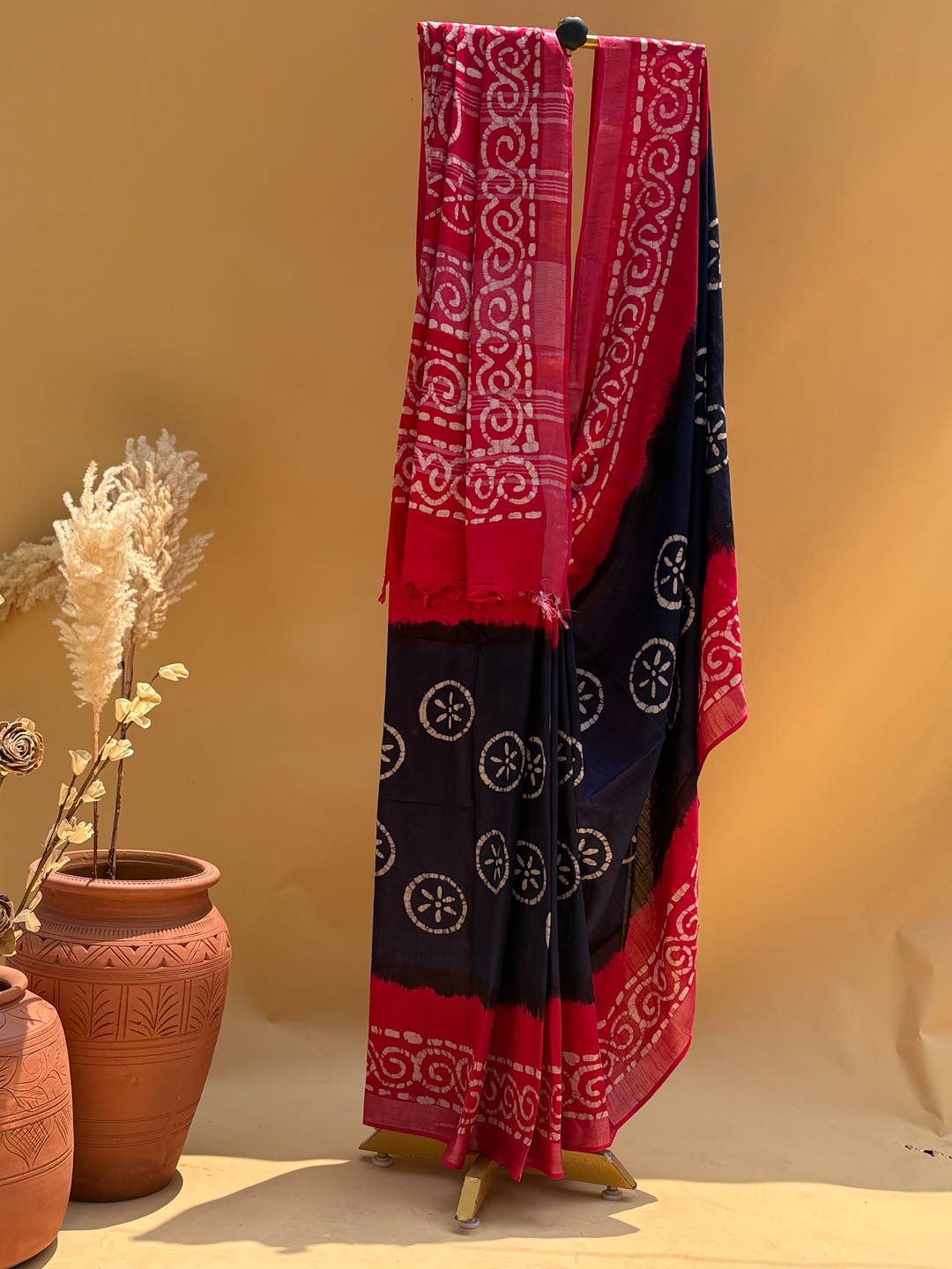Indigo And Red Handwoven Bengal Linen Saree With White Batik Saree - View 3