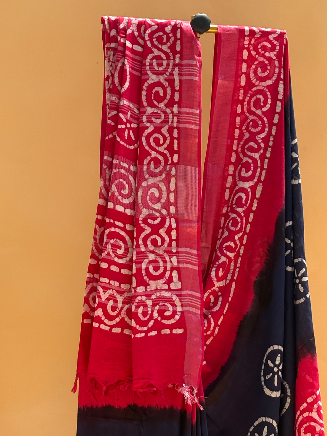 Indigo And Red Handwoven Bengal Linen Saree With White Batik Saree - View 4