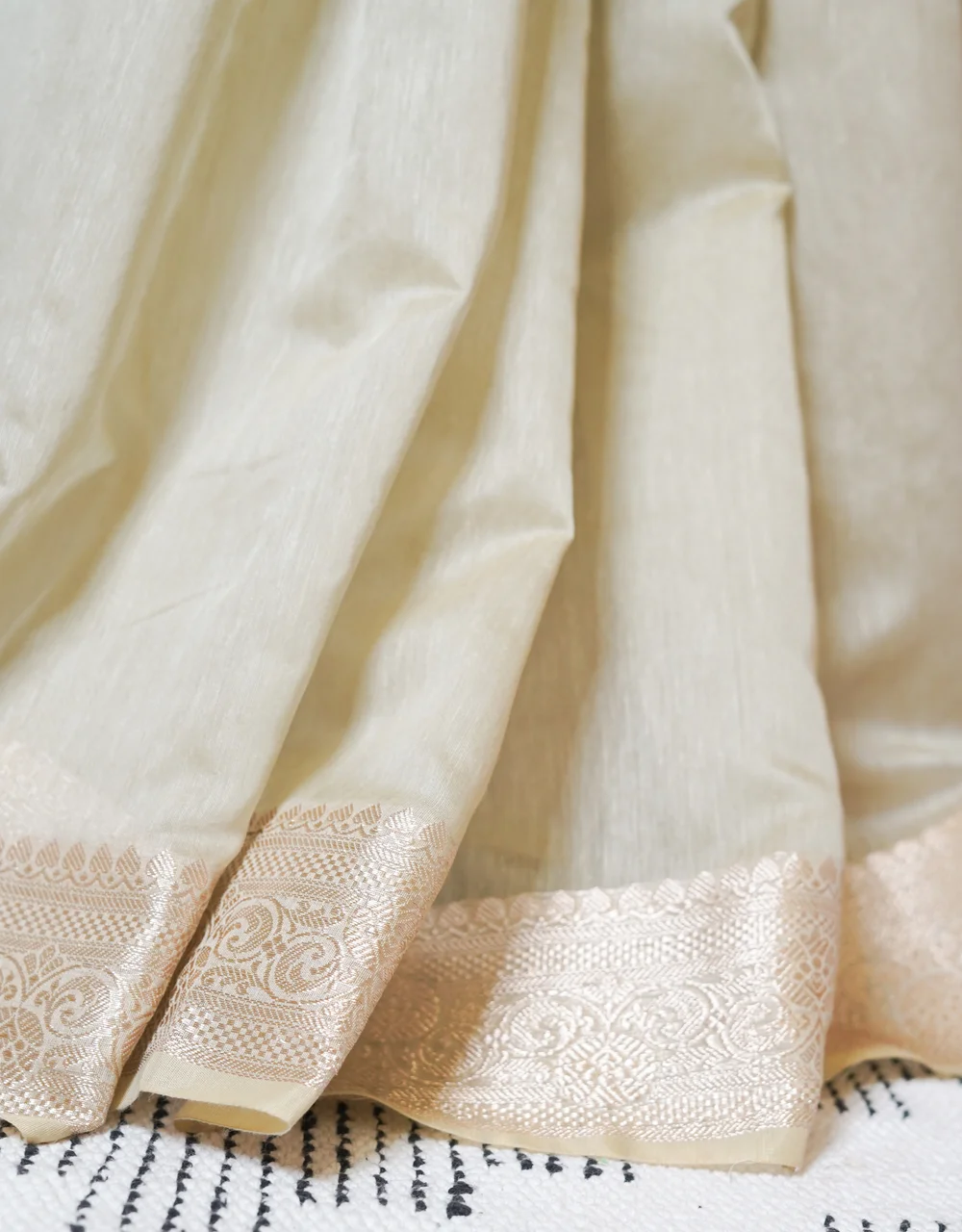 Beige Banarasi Linen Saree - View 5