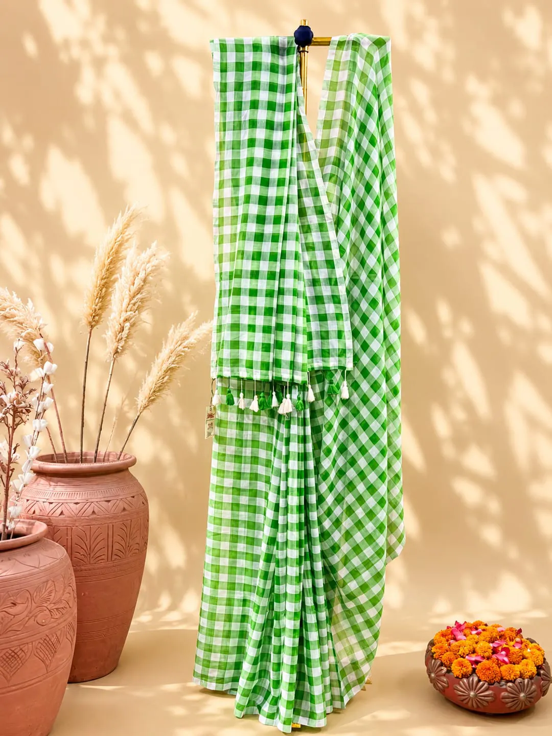 Green And White Checked Mul Cotton Saree With Tassel Pallu - View 3