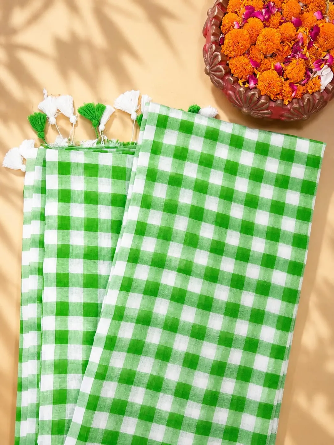 Green And White Checked Mul Cotton Saree With Tassel Pallu - View 6