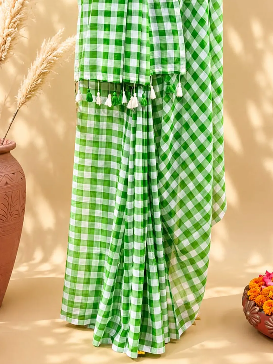 Green And White Checked Mul Cotton Saree With Tassel Pallu - View 4
