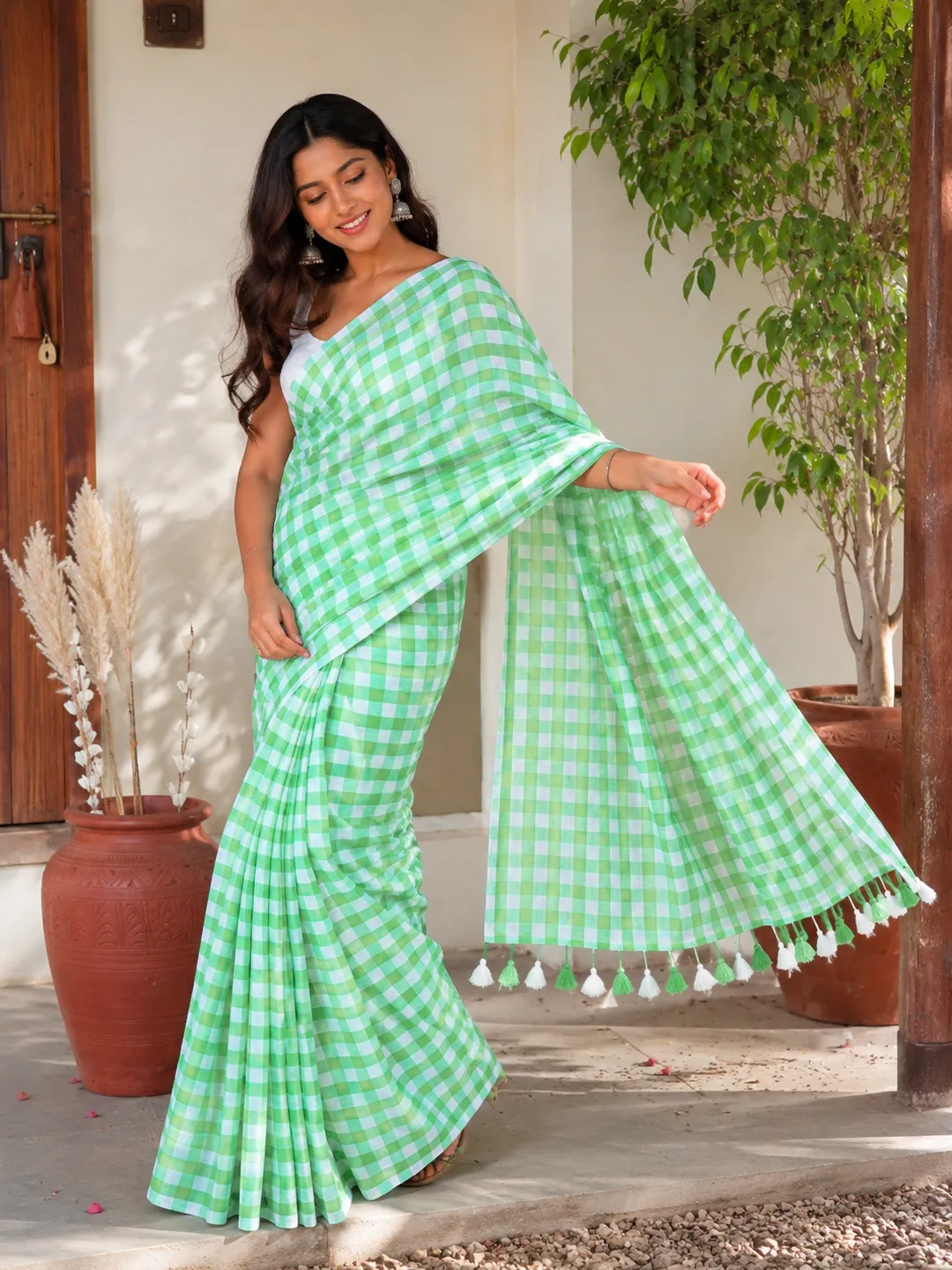 Green And White Checked Mul Cotton Saree With Tassel Pallu