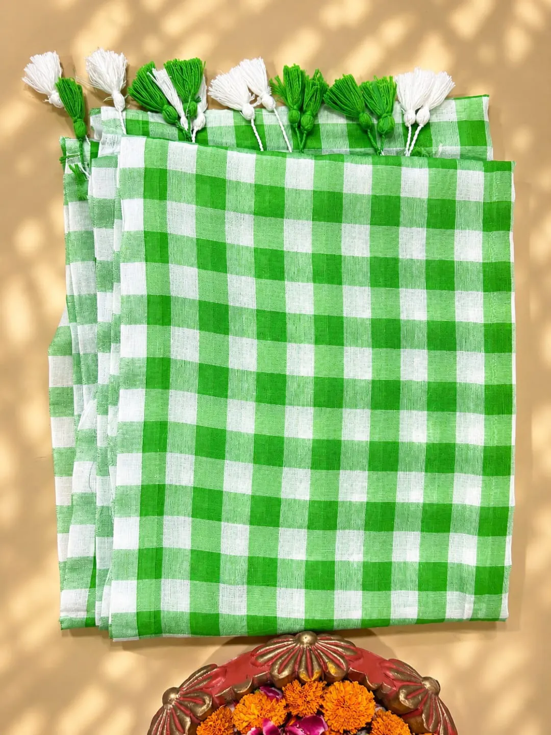 Green And White Checked Mul Cotton Saree With Tassel Pallu - View 7