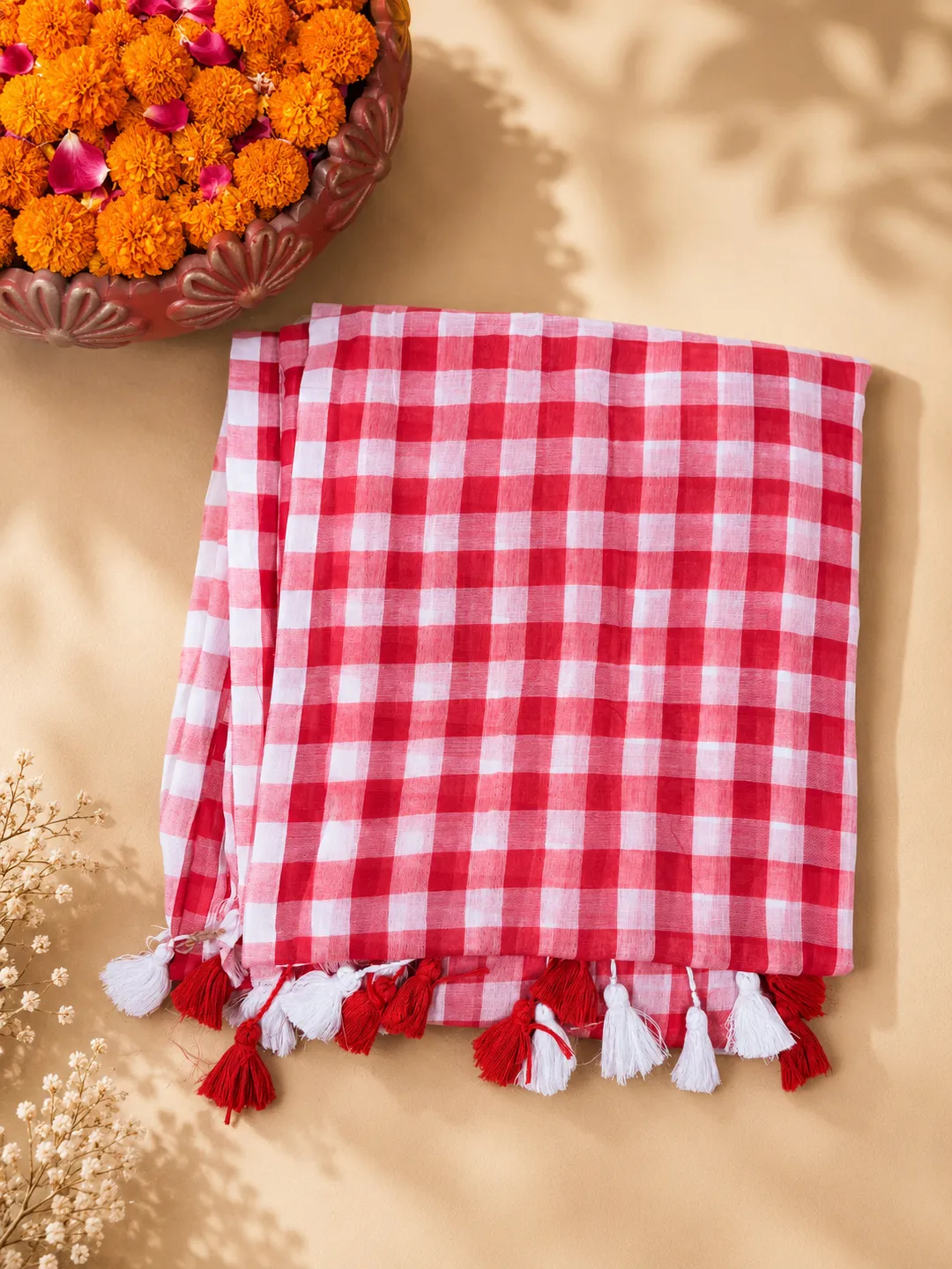 Pink And White Checked Mul Cotton Saree With Tassel Pallu - View 6