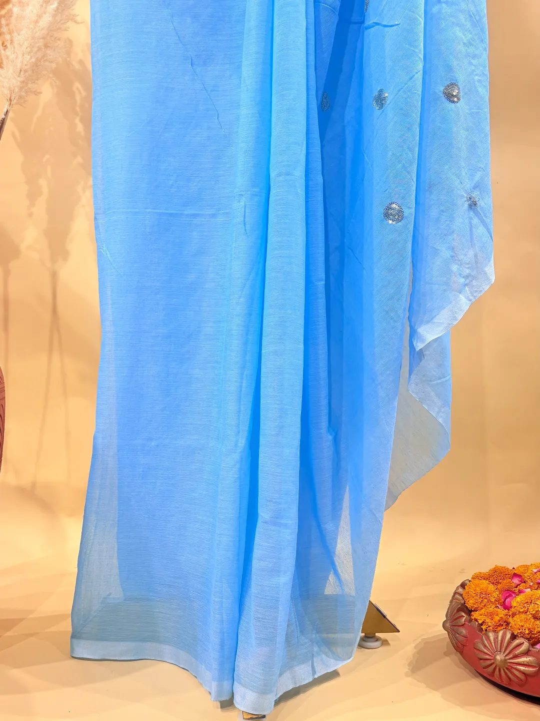 Blue Mul Cotton Saree With Silver Sequin Buti & Tassel Pallu - View 6