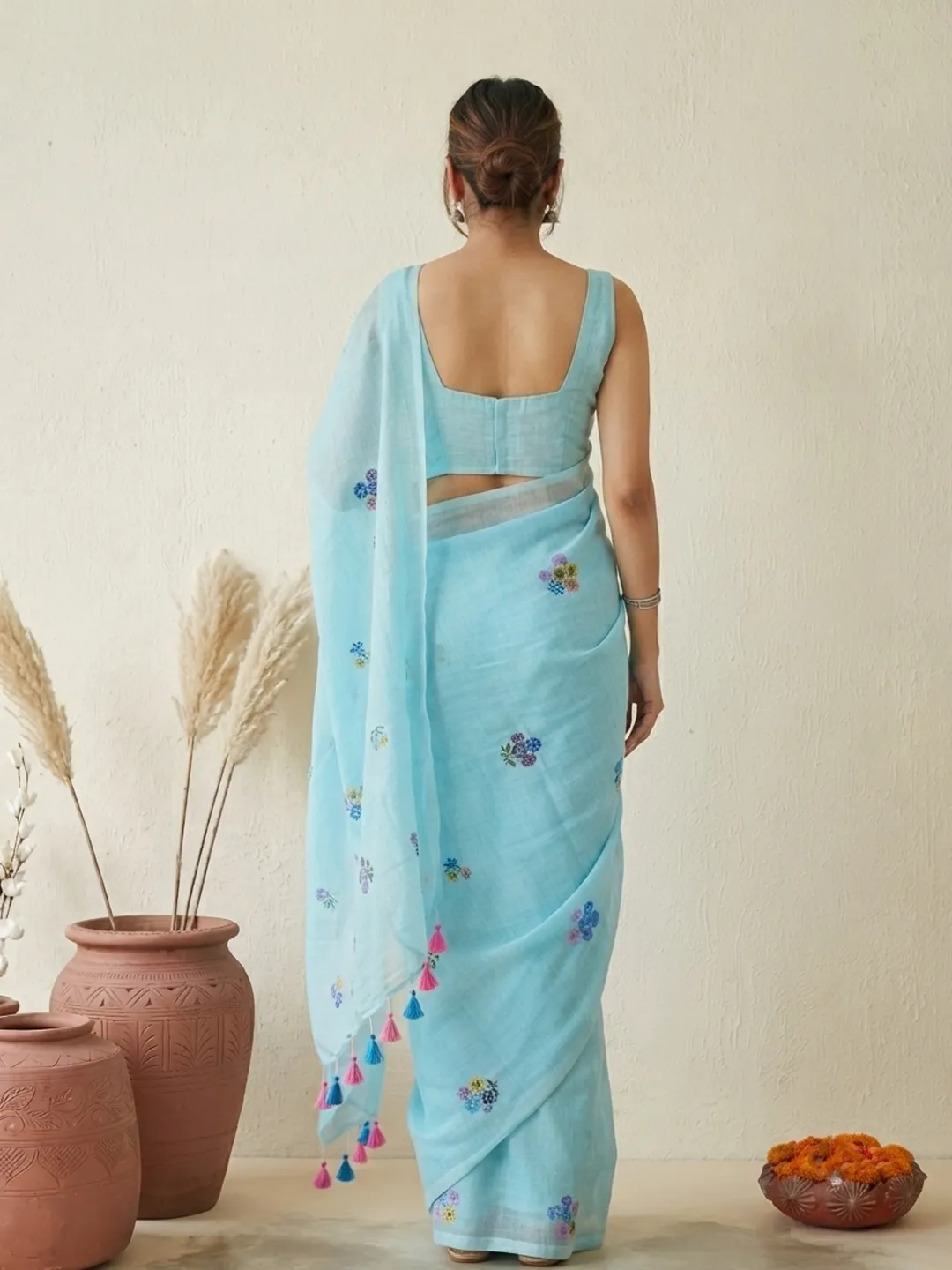 Blue Floral Printed Bengal Mul Cotton Saree With Contrast Tassels - View 2