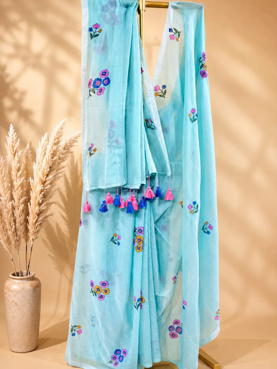 Blue Floral Printed Bengal Mul Cotton Saree With Contrast Tassels - View 3