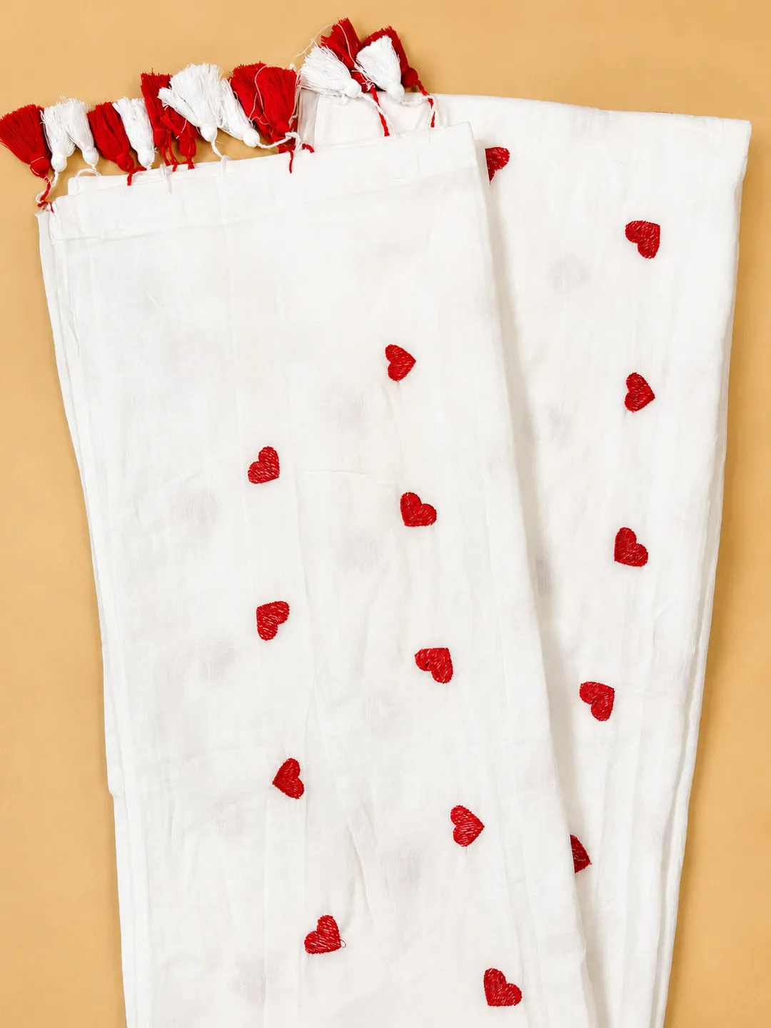 White Heart Embroidered Bengal Mul Cotton Saree With Tassels - View 7