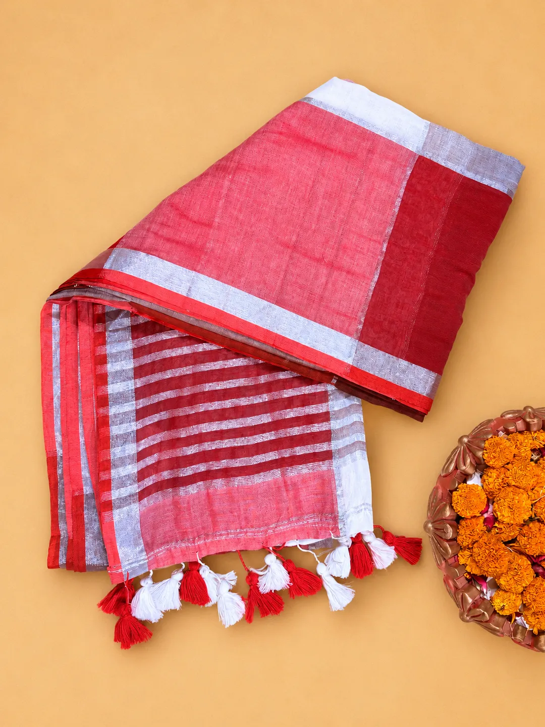Red And White Colour Block Bengal Mul Cotton Saree With Tassels - View 6