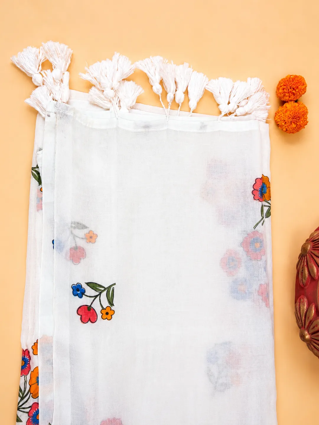White Floral Print Bengal Mul Cotton Saree With Tassels - View 8