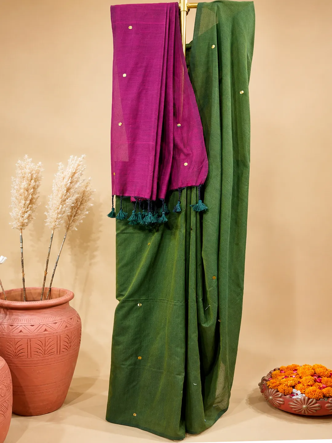 Green And  Magenta Dual Tone Bengal Cotton Saree With Gold Foil Buti And Tassels - View 3