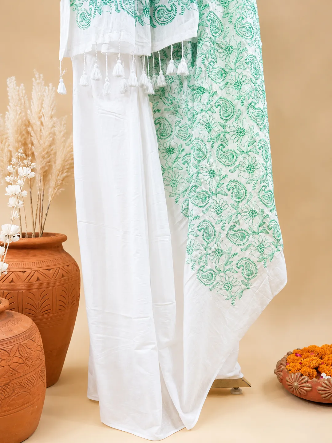 White Bengal Cotton Chikankari Sari Saree With Green Floral & Paisley Thread Work - View 2