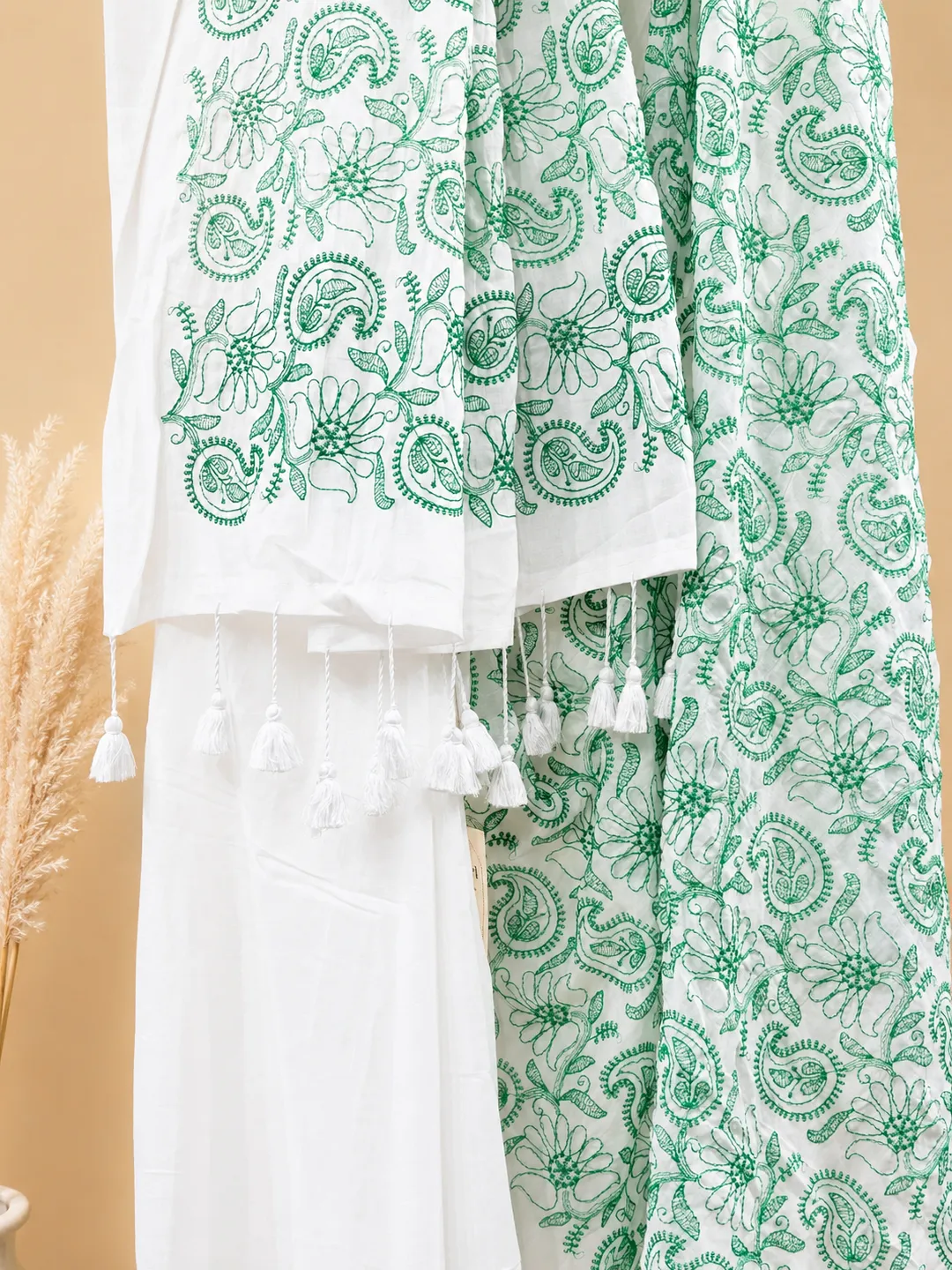 White Bengal Cotton Chikankari Sari Saree With Green Floral & Paisley Thread Work - View 4