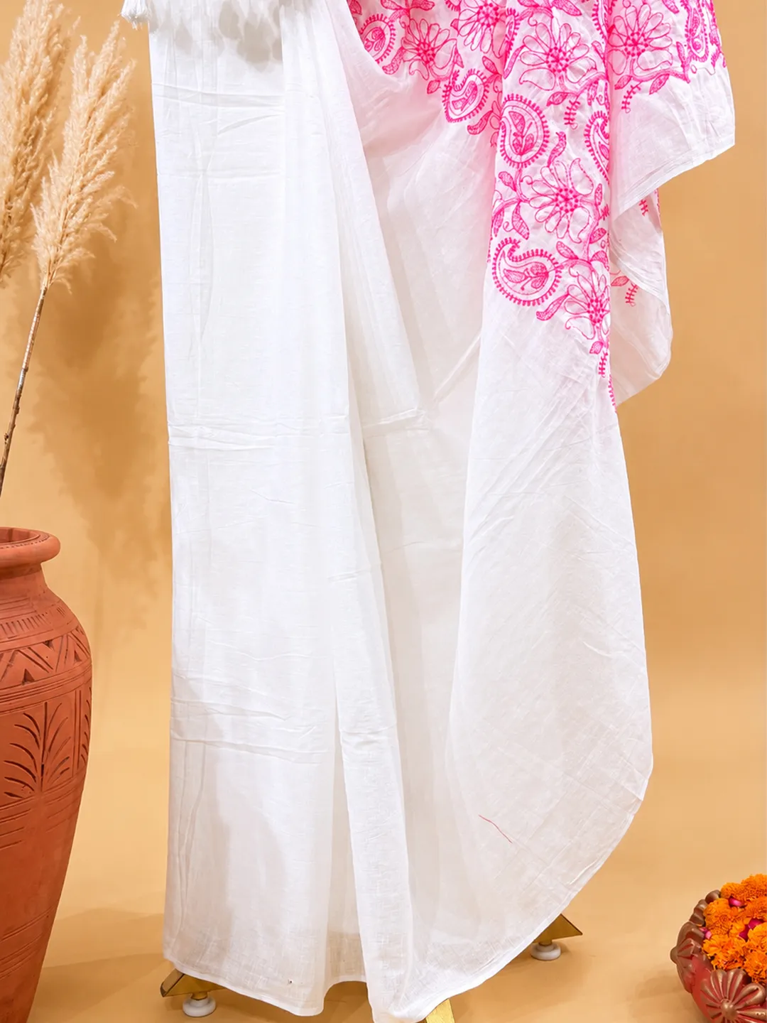 White Bengal Cotton Embroidered Chikankari Sari  With Pink Floral & Paisley Thread Work - View 3