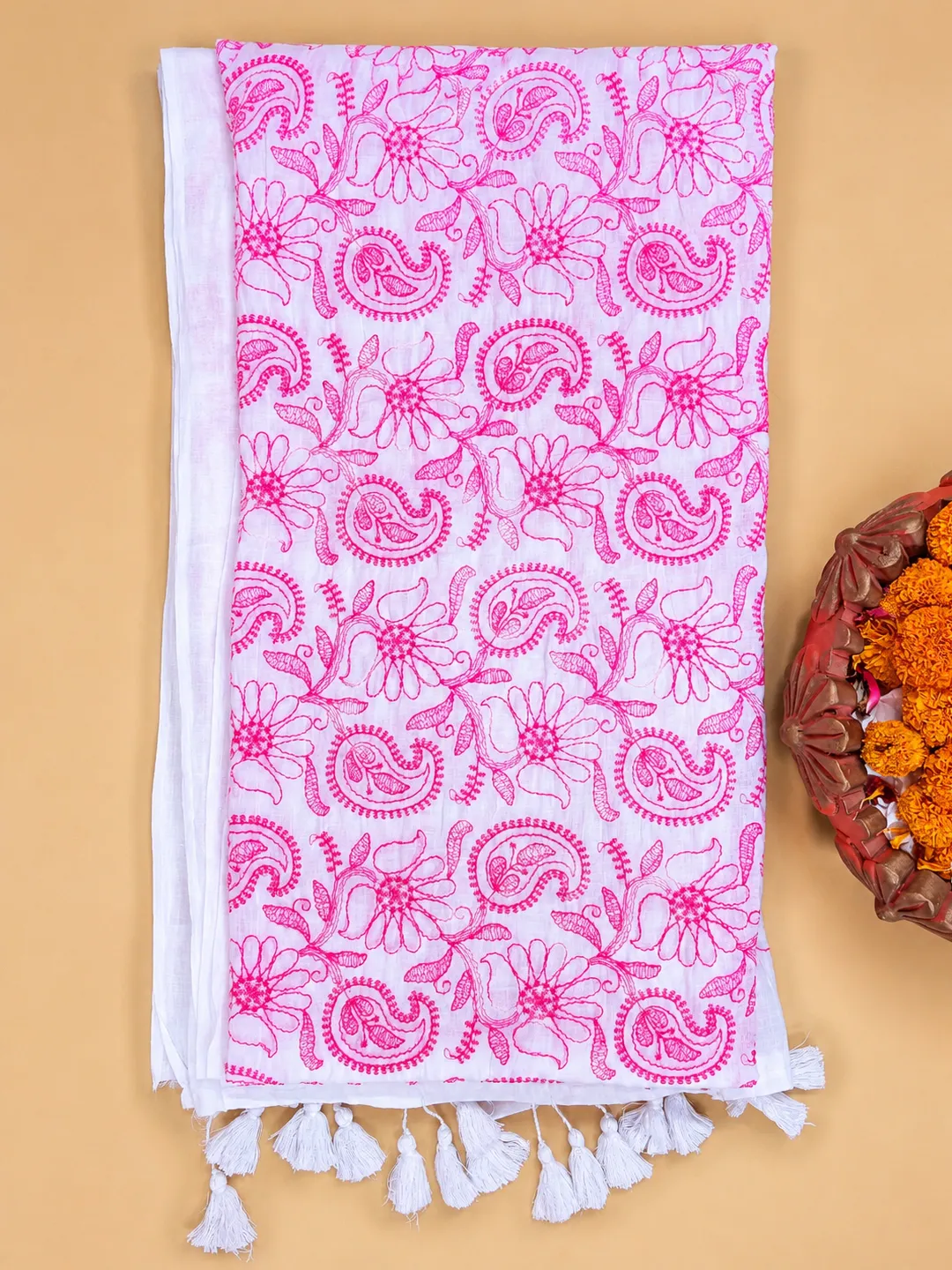 White Bengal Cotton Embroidered Chikankari Sari  With Pink Floral & Paisley Thread Work - View 5