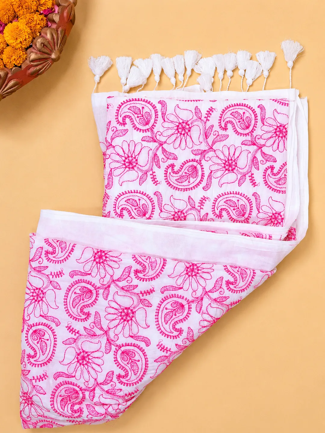 White Bengal Cotton Embroidered Chikankari Sari  With Pink Floral & Paisley Thread Work - View 4