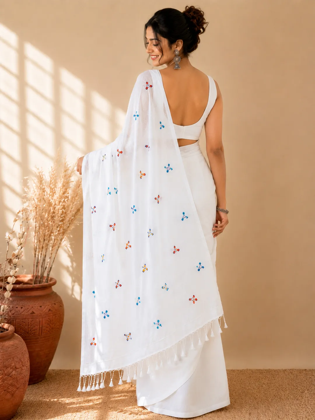 White Bengal Cotton Saree With Multicolor Floral Embroidery - View 2