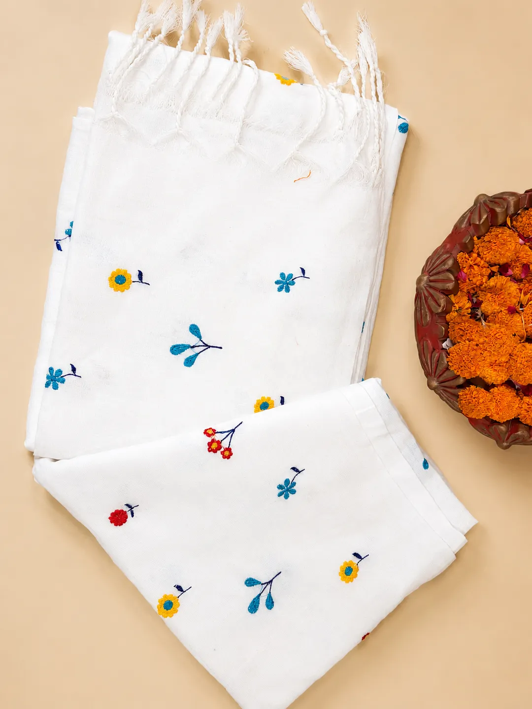 White Bengal Cotton Saree With Multicolor Floral Embroidery - View 7