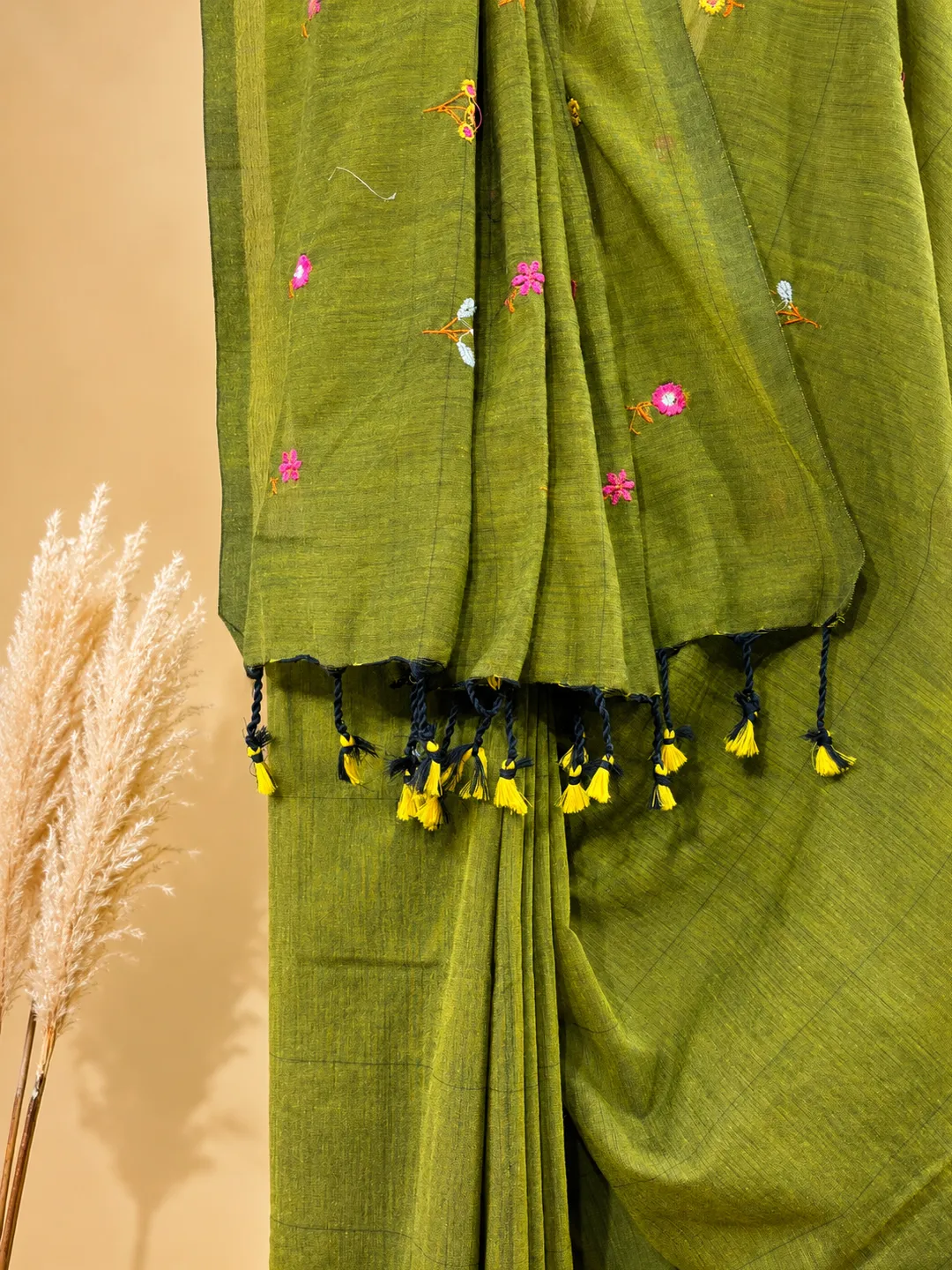 Green Green Bengal Khadi Cotton Saree With Multicolor Floral Embroidery - View 5