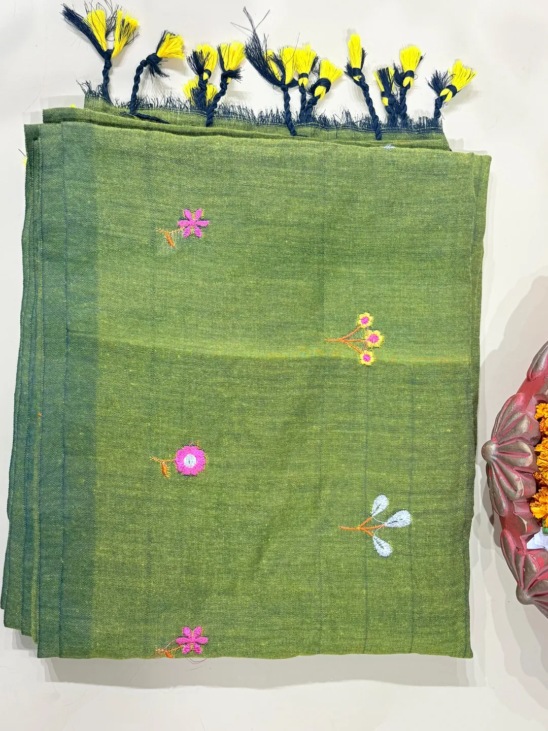 Green Green Bengal Khadi Cotton Saree With Multicolor Floral Embroidery - View 6