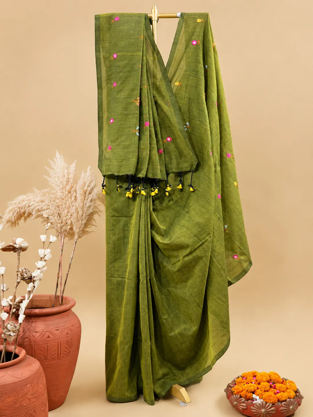Green Green Bengal Khadi Cotton Saree With Multicolor Floral Embroidery - View 3