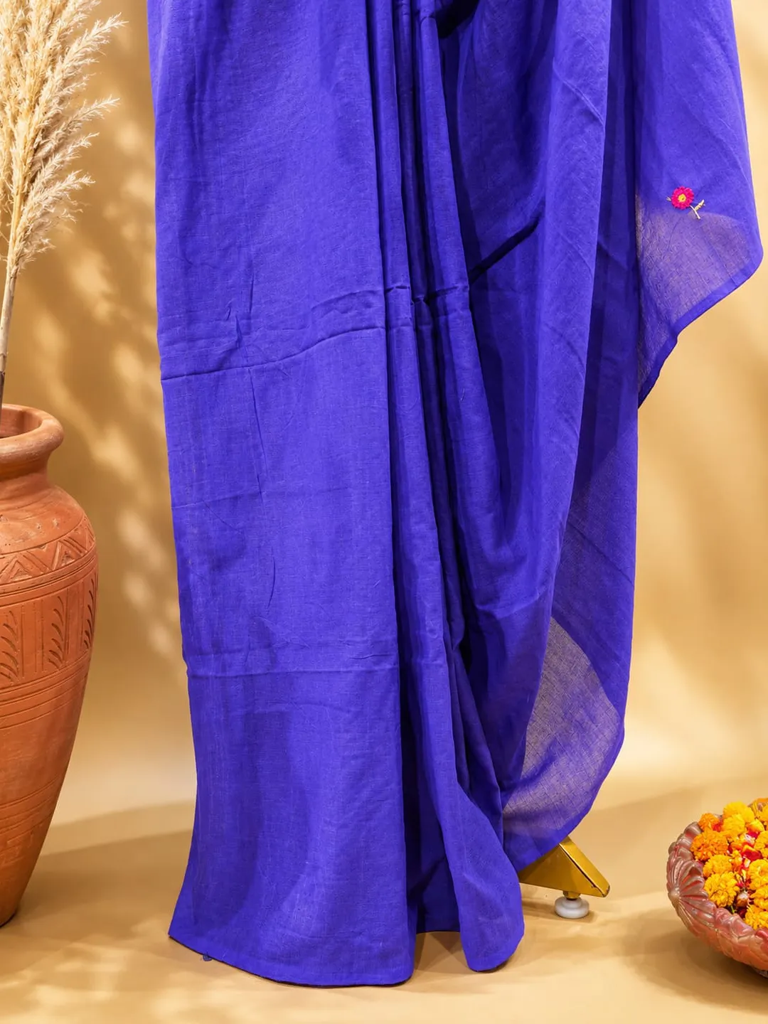 Blue Royal Blue Bengal Khadi Cotton Saree With Floral Embroidery & Tassel Pallu - View 6