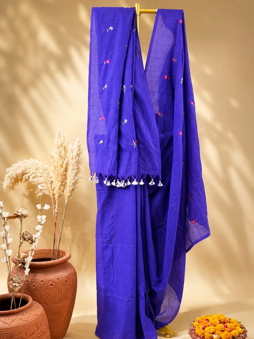 Blue Royal Blue Bengal Khadi Cotton Saree With Floral Embroidery & Tassel Pallu - View 3