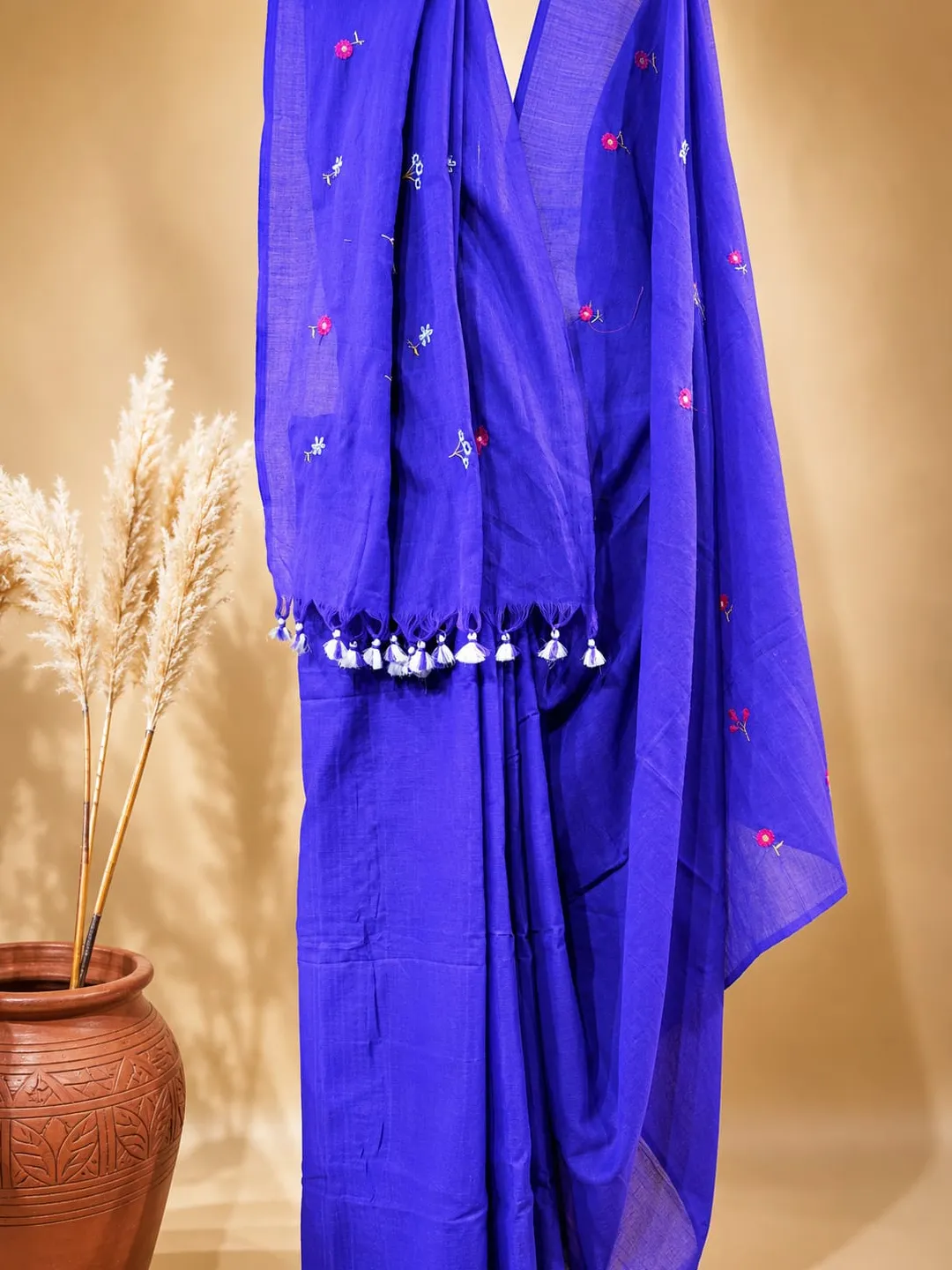Blue Royal Blue Bengal Khadi Cotton Saree With Floral Embroidery & Tassel Pallu - View 4