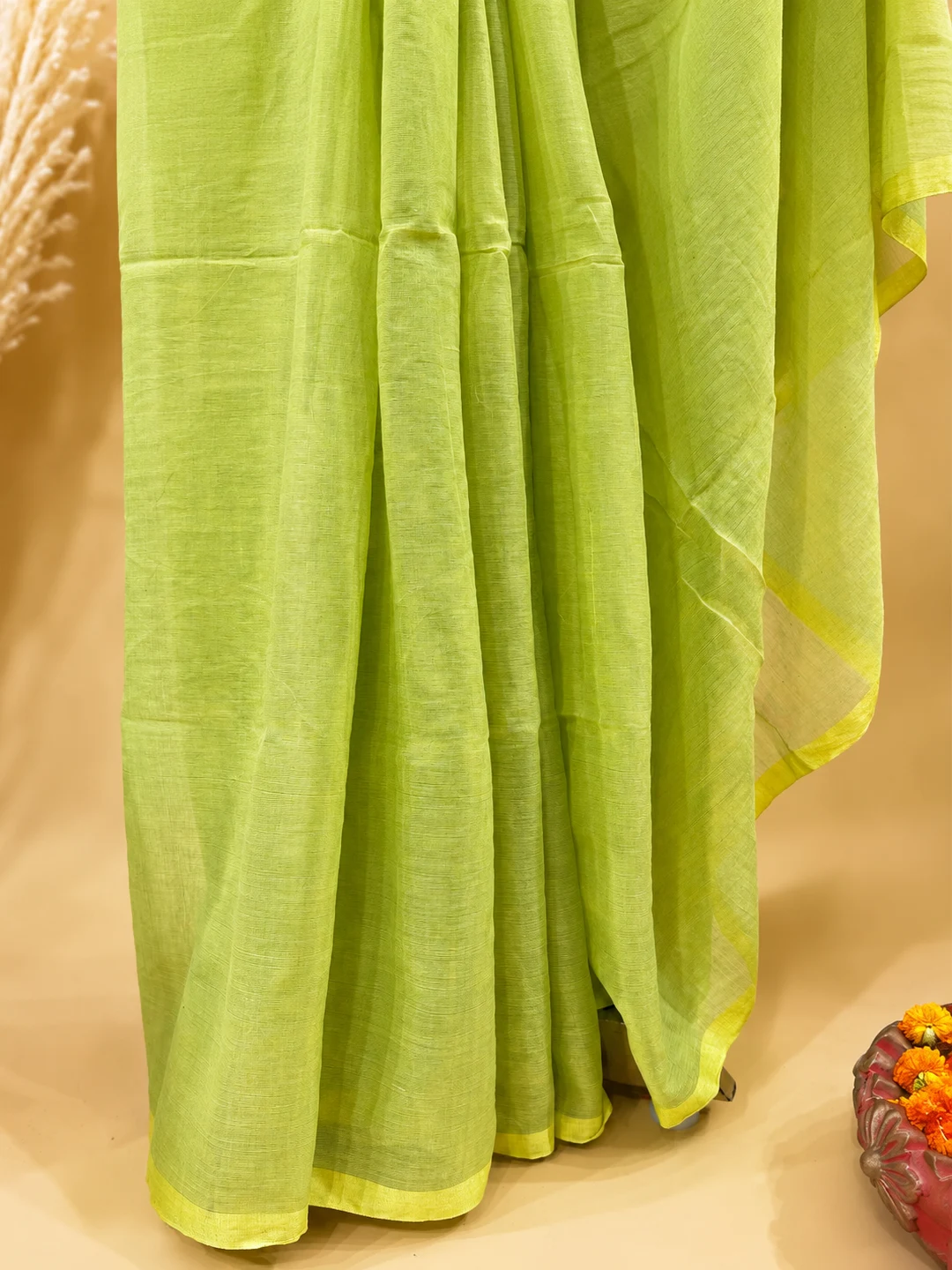 Green Bengal Mul Cotton Saree With Sequin Embellishments & Tassel Pallu - View 5