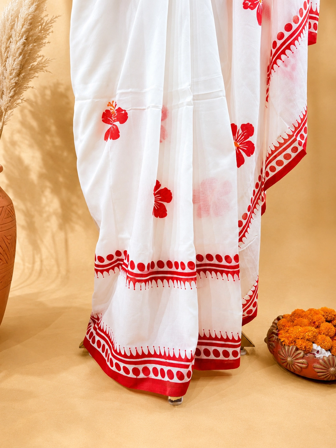 White Bengal Cotton Saree With Floral Print And Contrast Red Border - View 5