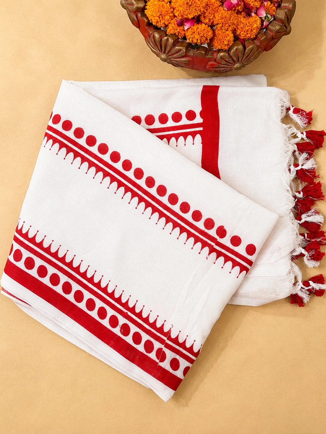 White Bengal Cotton Saree With Floral Print And Contrast Red Border - View 7