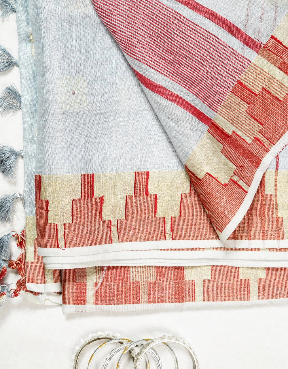 Grey Silver Handwoven Linen Saree With Geometric Zari Border And Buti Motifs - View 3