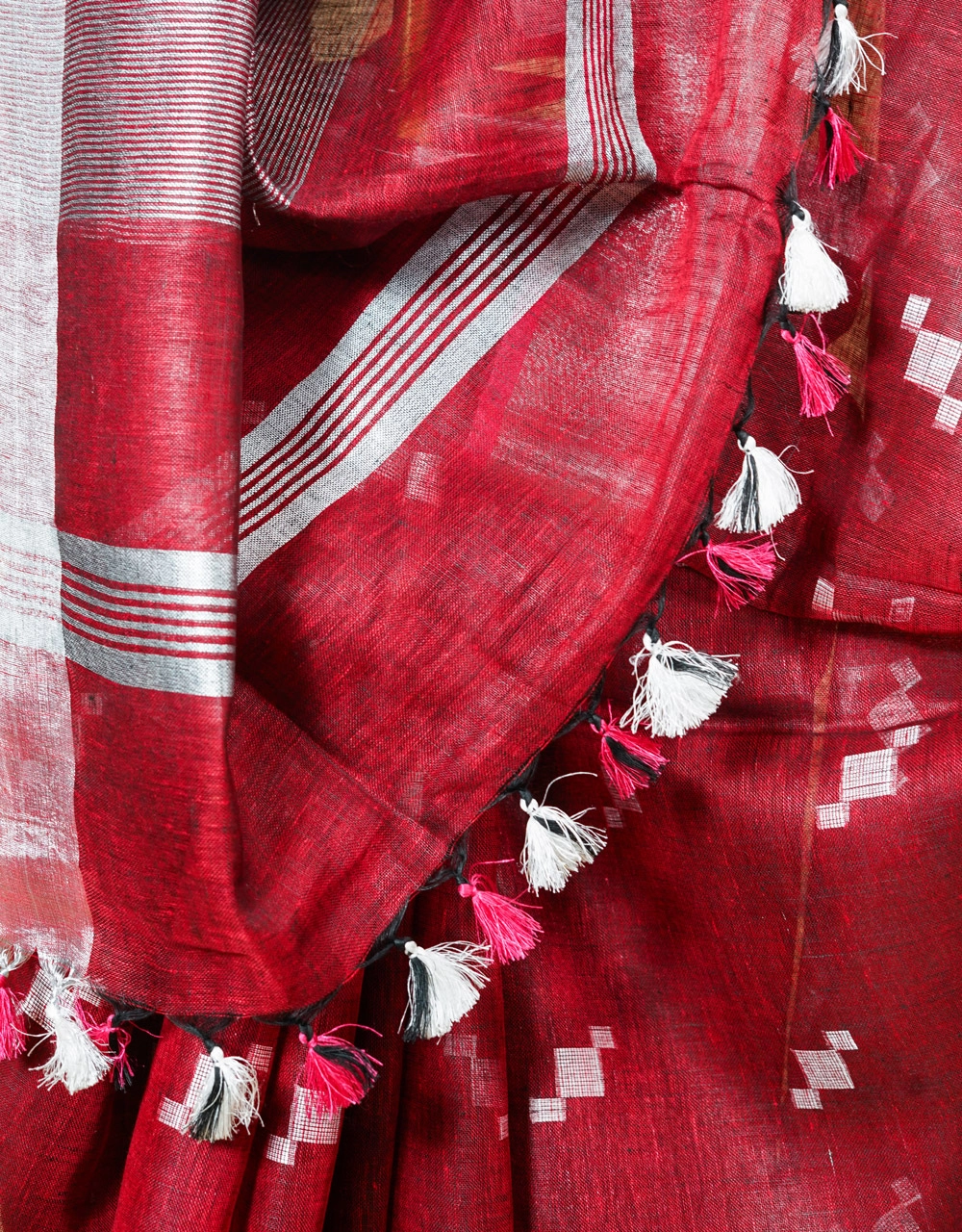 Maroon Handwoven Linen Saree With Silver Zari Accents And Tassel Detailing - View 4