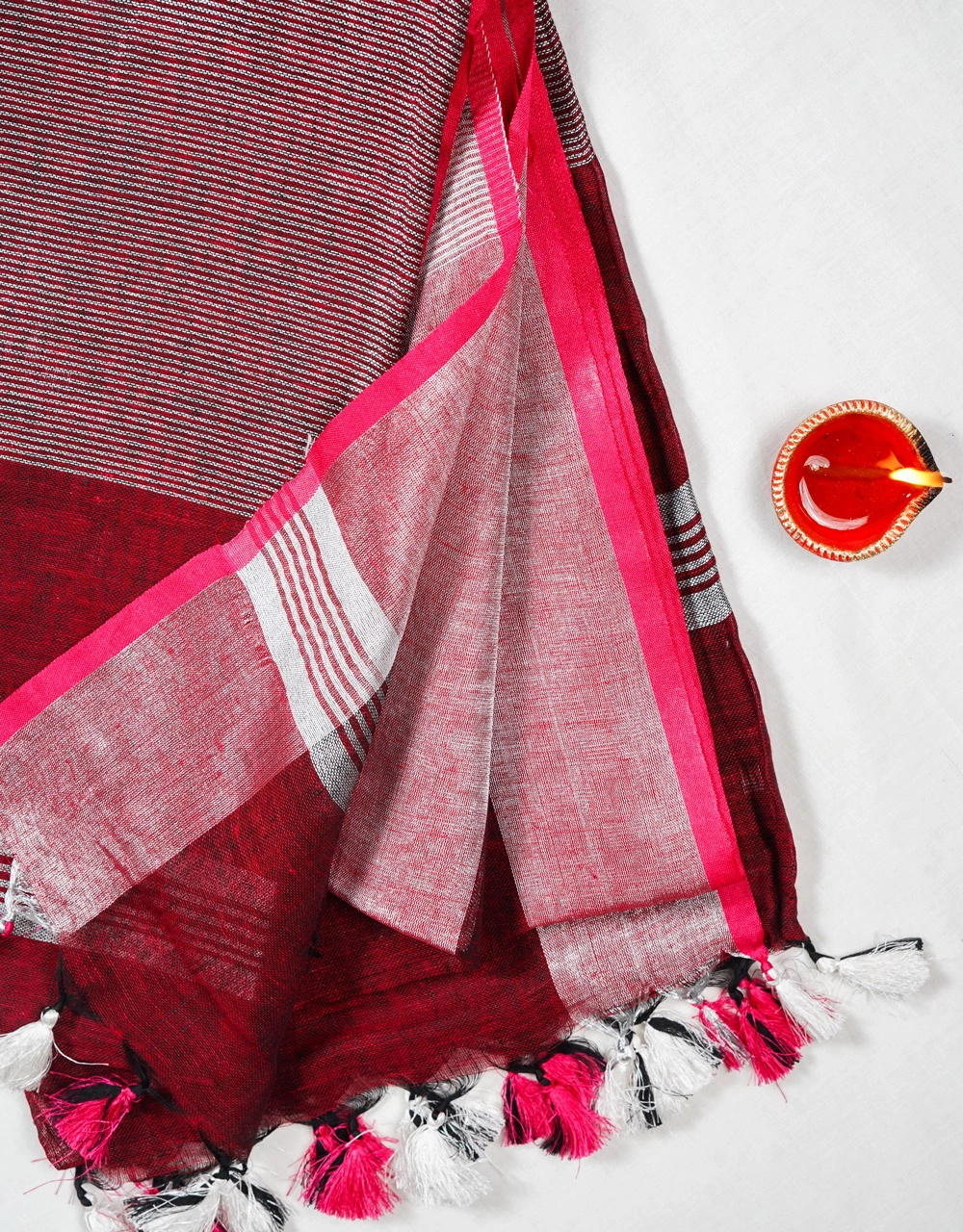 Maroon Handwoven Linen Saree With Silver Zari Accents And Tassel Detailing - View 3