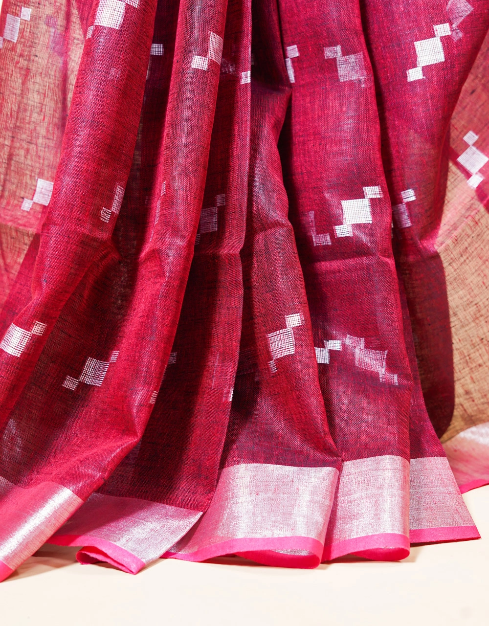 Maroon Handwoven Linen Saree With Silver Zari Accents And Tassel Detailing - View 5